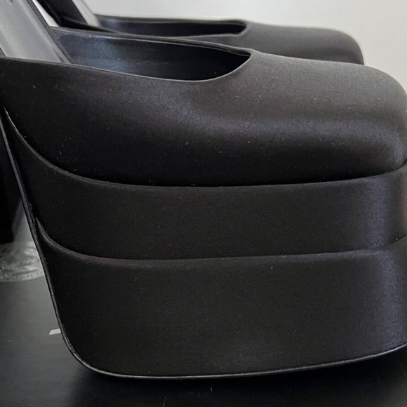 Versace Medusa Aevitas Black Satin Crystal Logo Charm Platform Runway Pumps - Picture 11 of 16